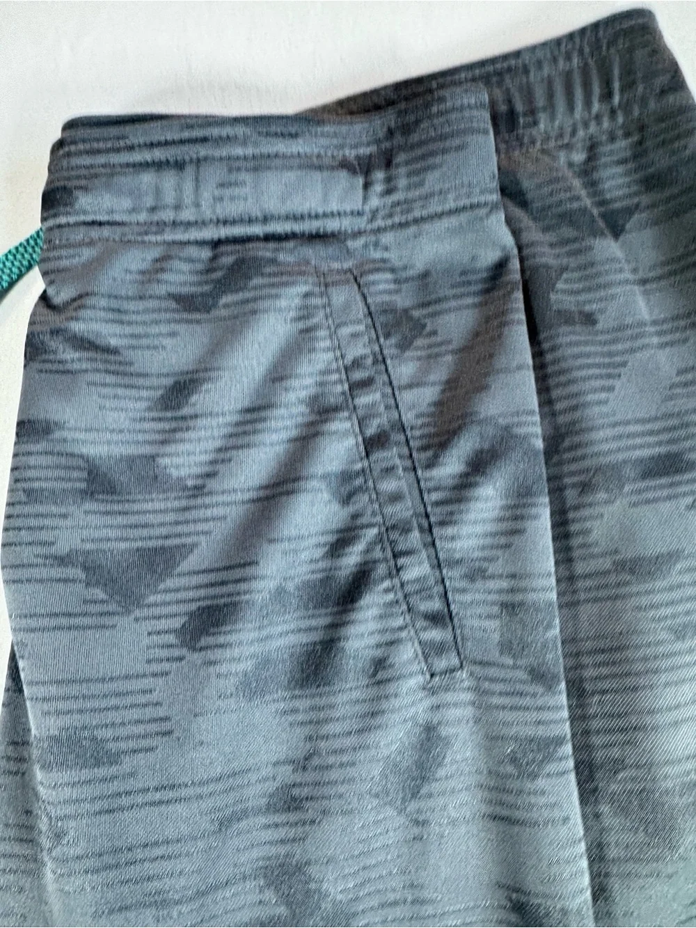 Under Armour Basketball Shorts Youth Large Gray Loose Fit Pockets Heat Gear
